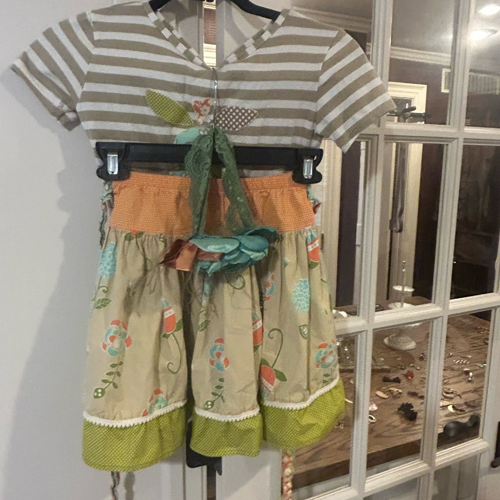 Girls persnickity skirt, shirt and matching floral headband size 8